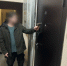 В Анапе мужчина с молотком напал на дверь соседа - Anapa.Media