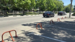 Битва за парковку: в городе начался масштабный снос самовольных ограждений